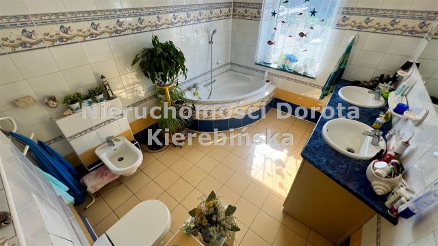 dom szeregowy, 8 pokoi Tomaszów Mazowiecki. Zdjęcie 9