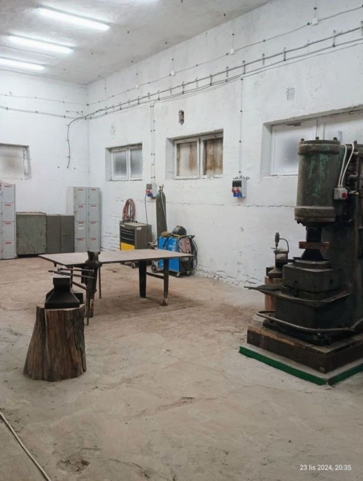 Hala/magazyn Grędzina. Zdjęcie 2