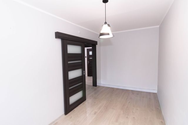 Mieszkanie 3-pokojowe Ostrowiec Świętokrzyski, os. Pułanki. Zdjęcie 8