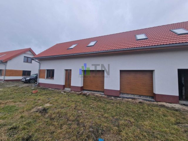 bliźniak, 3 pokoje Jelcz-Laskowice. Zdjęcie 1