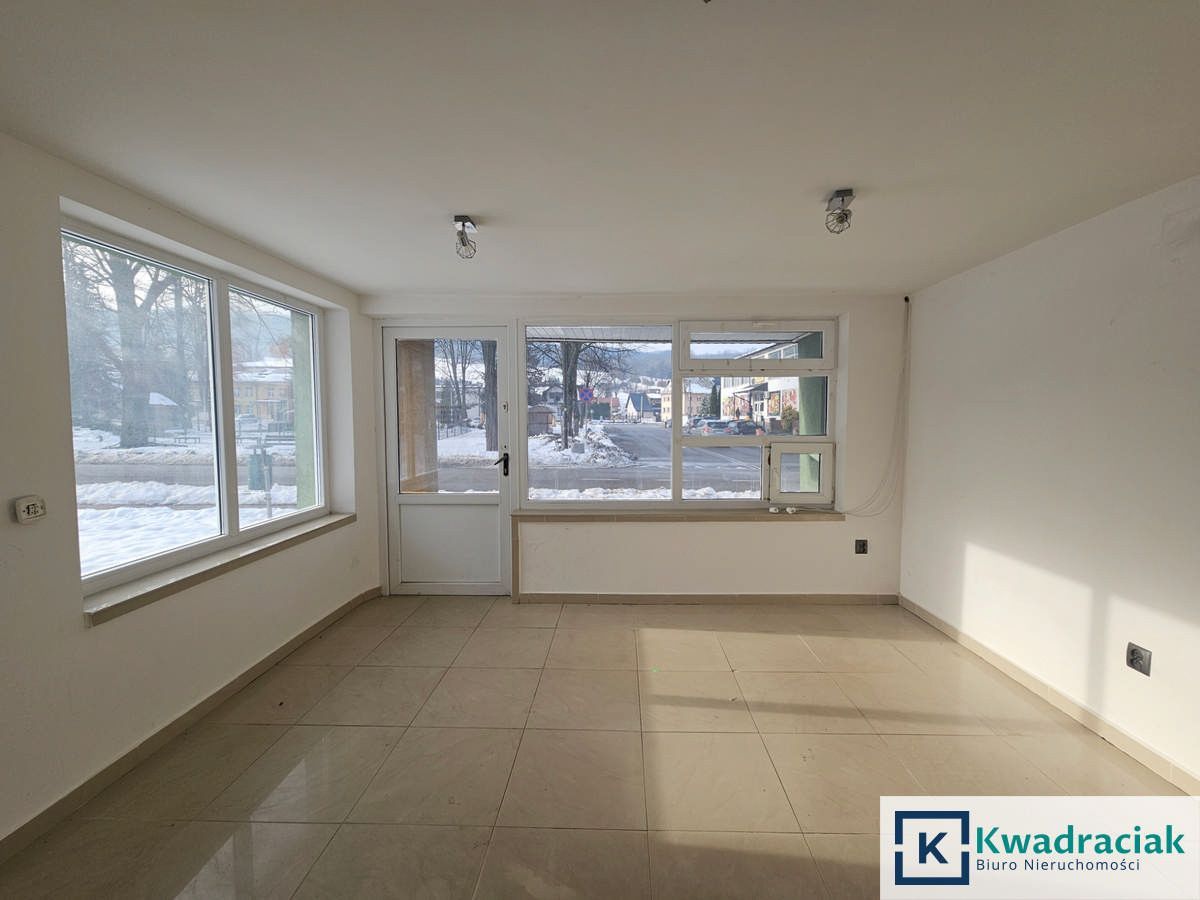 Lokal Baligród, pl. Wolności. Zdjęcie 5