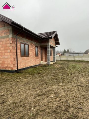 dom wolnostojący, 4 pokoje Osiek Mały. Zdjęcie 2