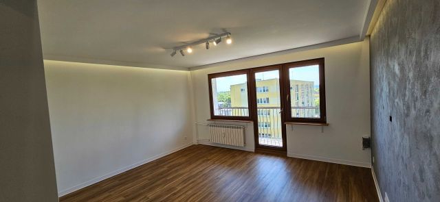 Mieszkanie 3-pokojowe Pabianice. Zdjęcie 1