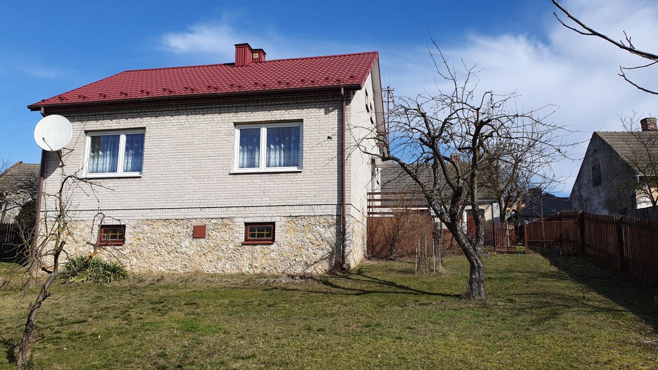 dom wolnostojący, 2 pokoje Ćmielów, ul. Stanisława Staszica. Zdjęcie 1