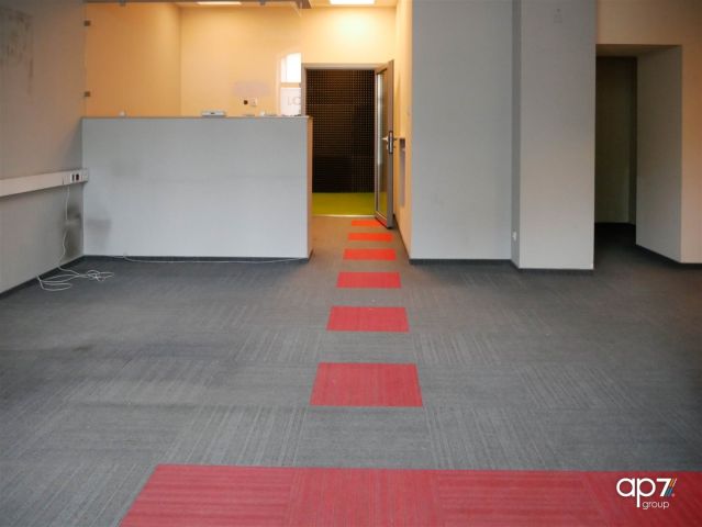 Lokal Kraków Podgórze, rynek Podgórski. Zdjęcie 1