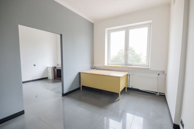 Hala/magazyn Siennica, ul. gen. Władysława Sikorskiego. Zdjęcie 5