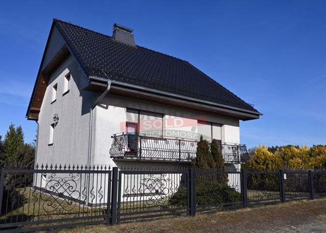 dom wolnostojący, 4 pokoje Rzędów. Zdjęcie 1