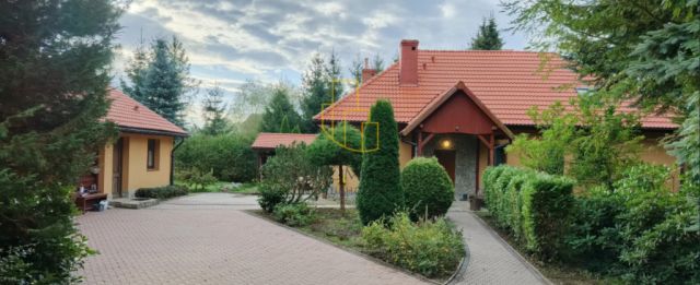 dom wolnostojący, 5 pokoi Komarno. Zdjęcie 2