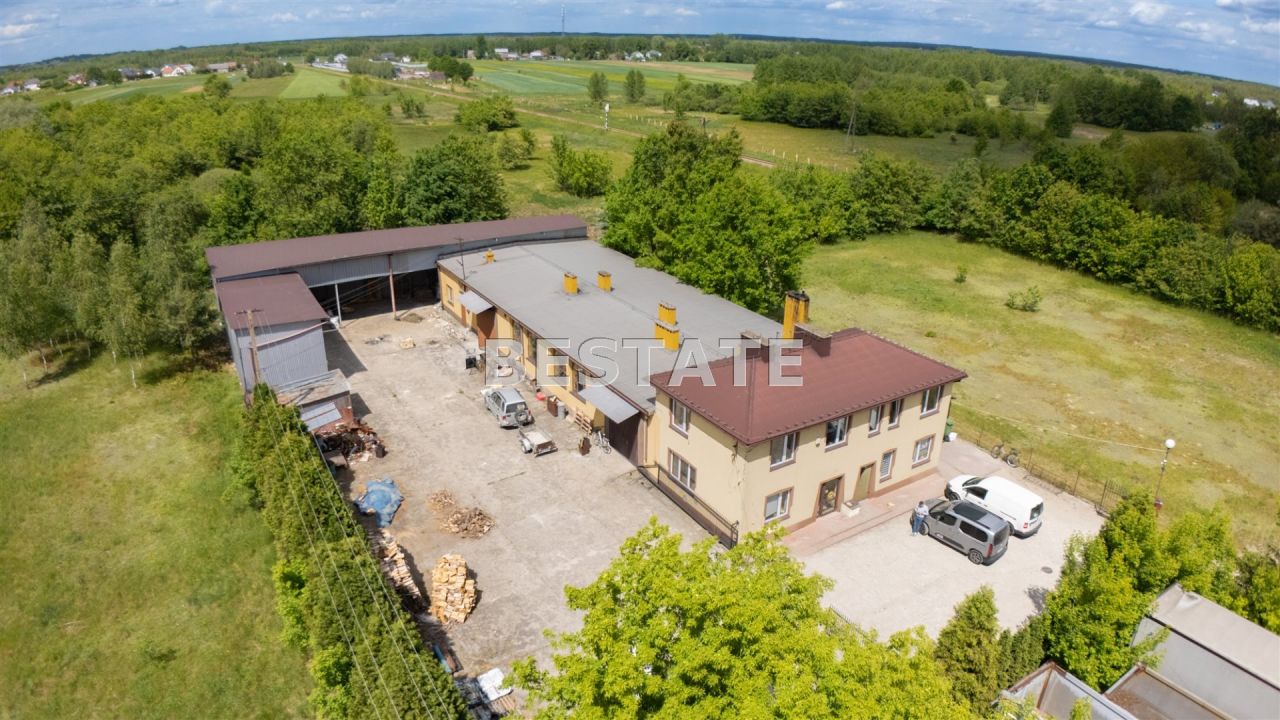 Hala/magazyn Pustków. Zdjęcie 19