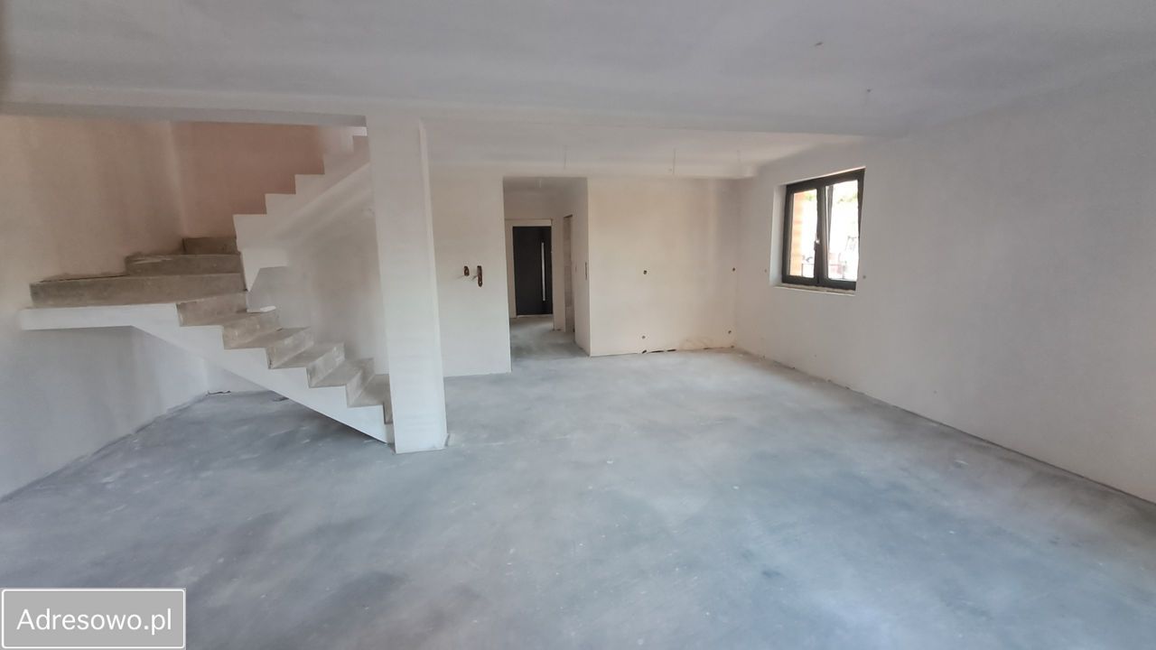 dom szeregowy, 5 pokoi Skierniewice, ul. Sierakowicka. Zdjęcie 2