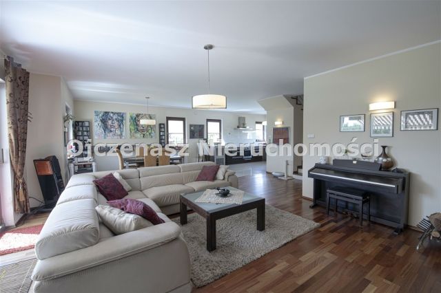 dom wolnostojący, 7 pokoi Niemcz. Zdjęcie 1