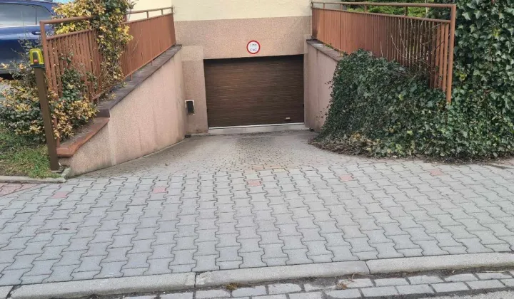Garaż/miejsce parkingowe Kraków Dębniki, ul. Strąkowa