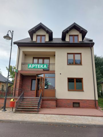 dom wolnostojący, 7 pokoi Komarów-Osada, ul. Rynek. Zdjęcie 1