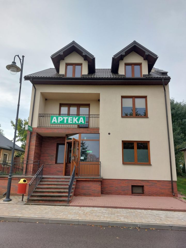 dom wolnostojący, 7 pokoi Komarów-Osada, ul. Rynek