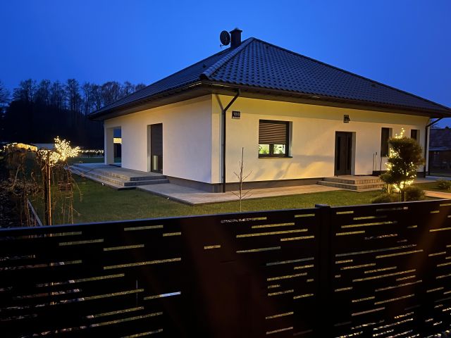 dom wolnostojący, 5 pokoi Płock Tokary-Rąbież, ul. Tokarska. Zdjęcie 1