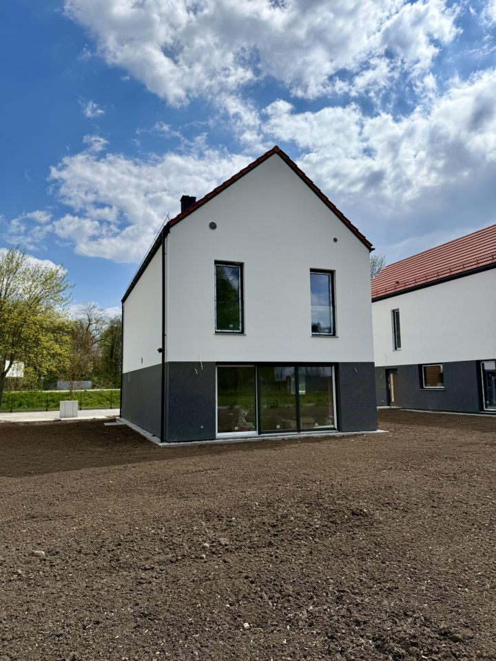 dom wolnostojący, 5 pokoi Tyniec Mały, ul. Brzoskwiniowa. Zdjęcie 5
