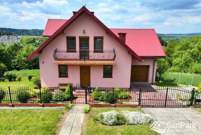 dom wolnostojący, 5 pokoi Lesko. Zdjęcie 1