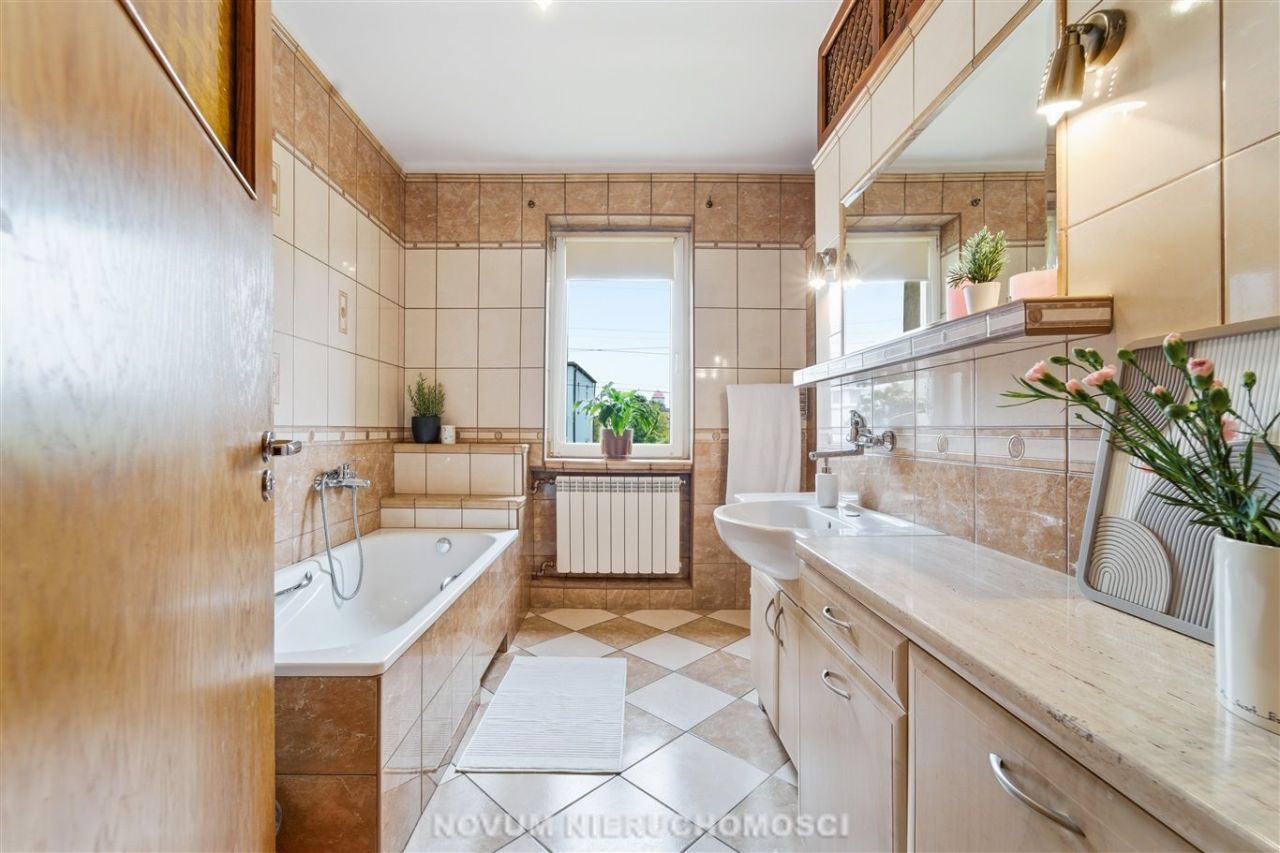 dom wolnostojący, 12 pokoi Tarnowskie Góry Centrum. Zdjęcie 20