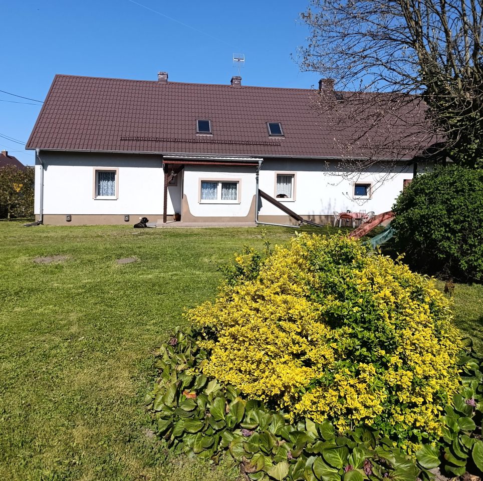 dom wolnostojący, 5 pokoi Bąkowice, ul. Główna. Zdjęcie 1