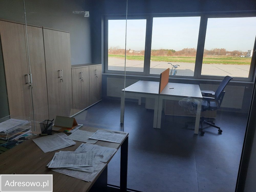 Hala/magazyn Pustków. Zdjęcie 10