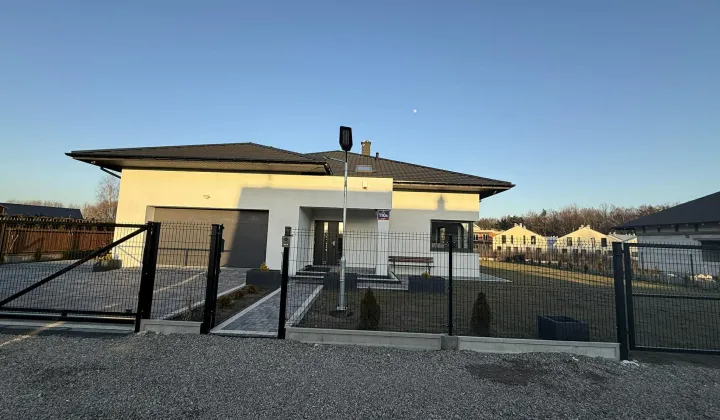 dom wolnostojący, 3 pokoje Radom Malczew, ul. Główna