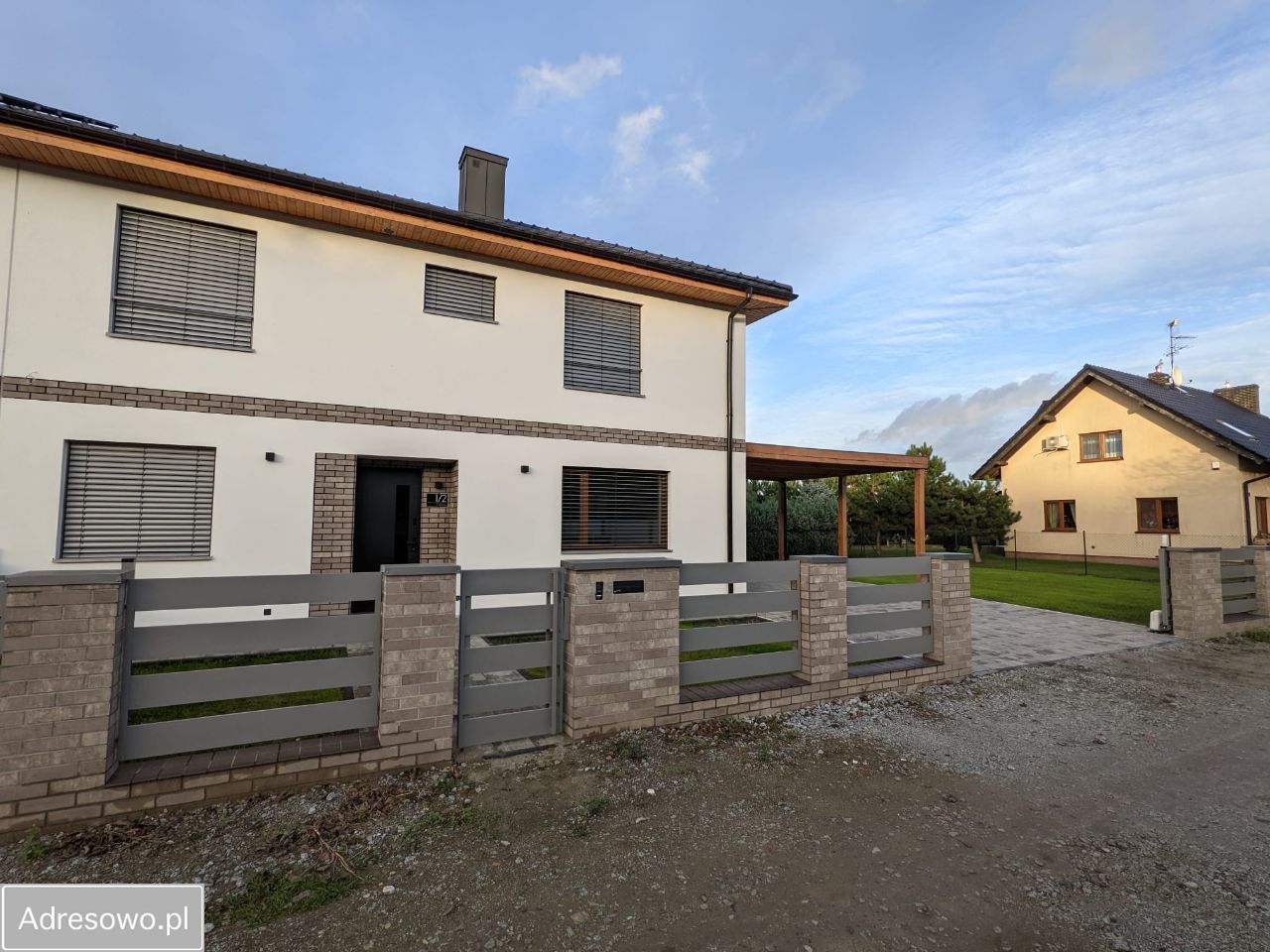 bliźniak, 5 pokoi Garby, ul. Fiołkowa. Zdjęcie 1