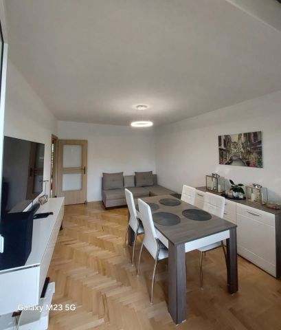 Mieszkanie 3-pokojowe Gdynia Karwiny. Zdjęcie 1