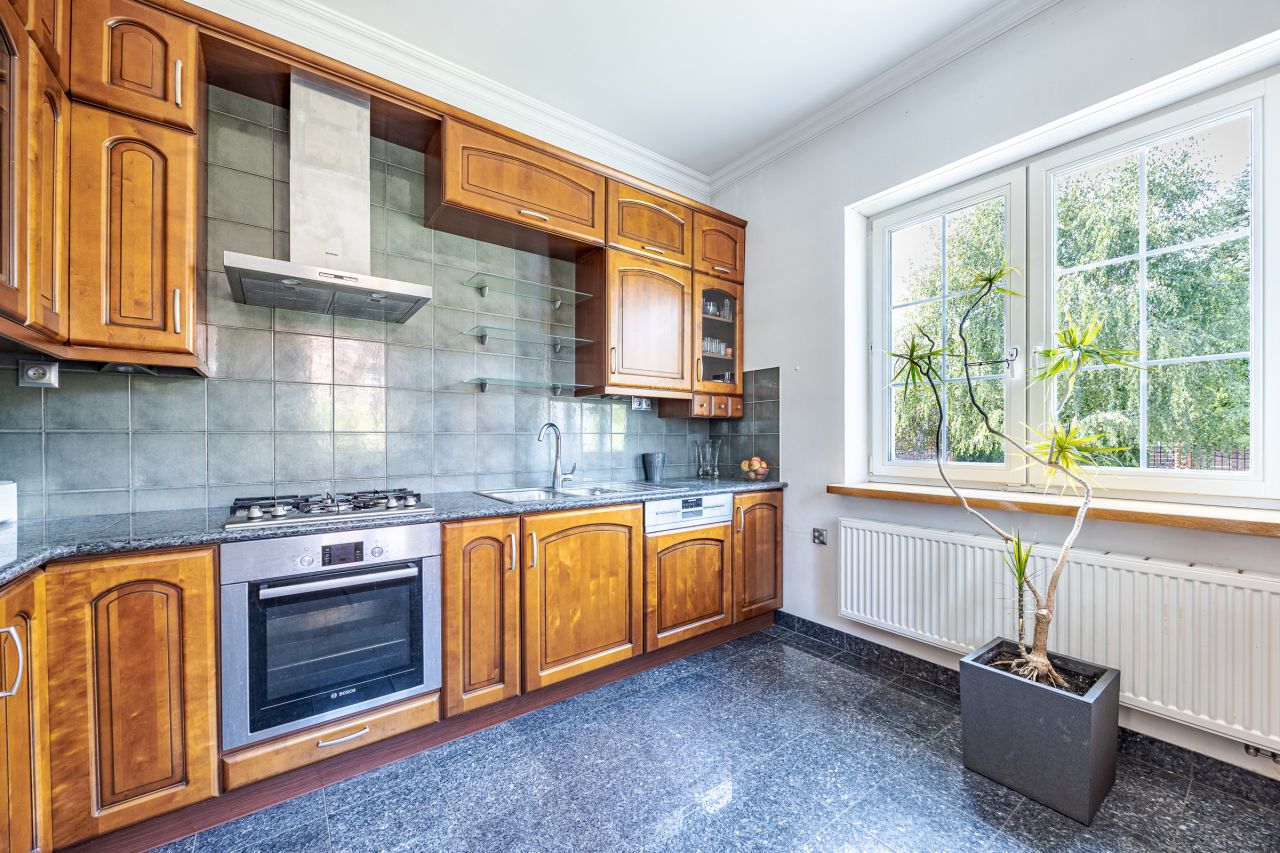 dom wolnostojący, 11 pokoi Michałowice, -. Zdjęcie 10