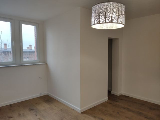 Mieszkanie 4-pokojowe Świebodzice, ul. Kolejowa. Zdjęcie 1