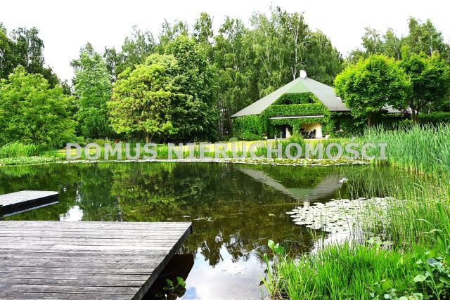 dom wolnostojący, 10 pokoi Ewcin. Zdjęcie 1