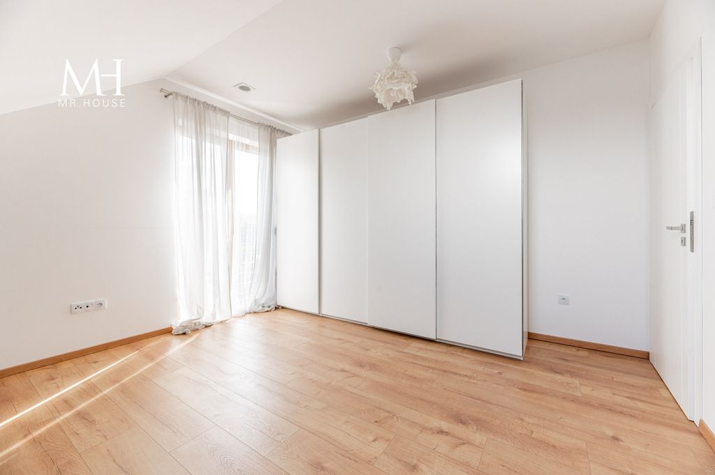 dom wolnostojący, 5 pokoi Zgierz. Zdjęcie 12