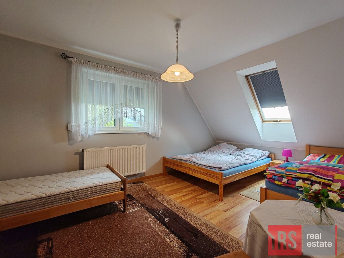 dom wolnostojący, 5 pokoi Piętno. Zdjęcie 12