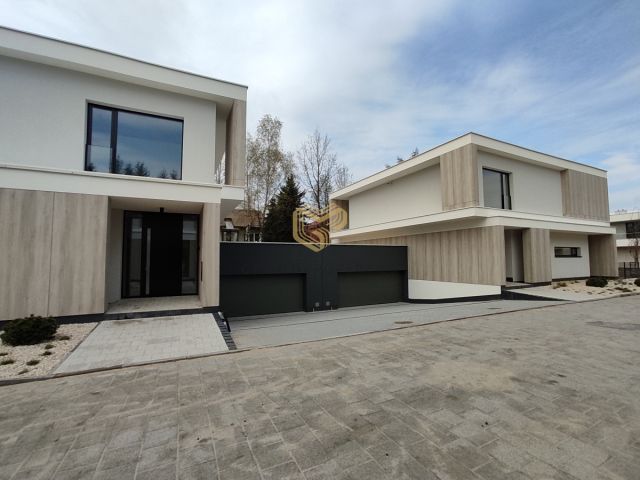 bliźniak, 7 pokoi Konstancin-Jeziorna. Zdjęcie 1