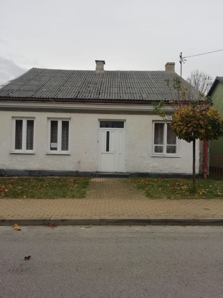 dom wolnostojący, 5 pokoi Zaklików, ul. Strażacka. Zdjęcie 1