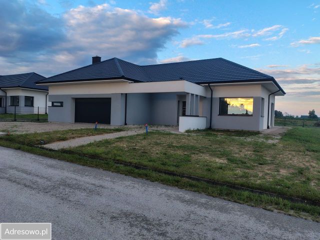 dom wolnostojący, 3 pokoje Niedźwiedź. Zdjęcie 1