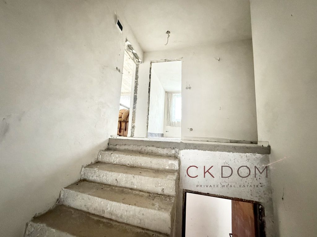 dom wolnostojący, 7 pokoi Lesica Bławatków, ul. Wiosenna. Zdjęcie 14
