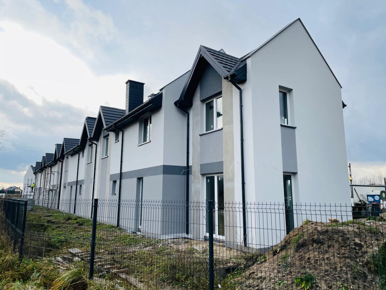 dom szeregowy, 5 pokoi Krzewina. Zdjęcie 2