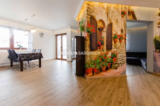 dom wolnostojący, 7 pokoi Myślenice Górne Przedmieście. Zdjęcie 22