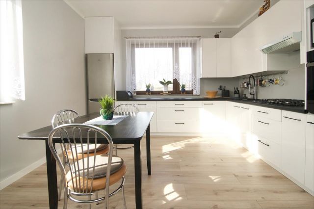 dom wolnostojący, 5 pokoi Zegrze Południowe. Zdjęcie 1