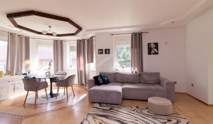 dom wolnostojący, 12 pokoi Chocieszów