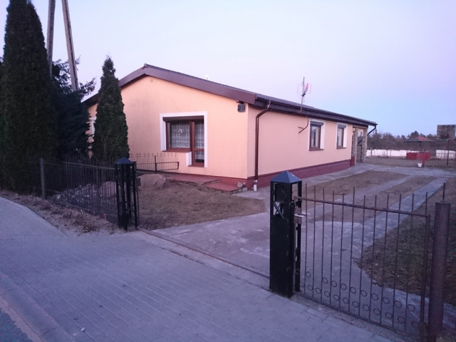 dom wolnostojący, 4 pokoje Nowa Wieś, os. 6 Marca. Zdjęcie 1