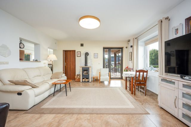 dom wolnostojący, 5 pokoi Krzywiec. Zdjęcie 2