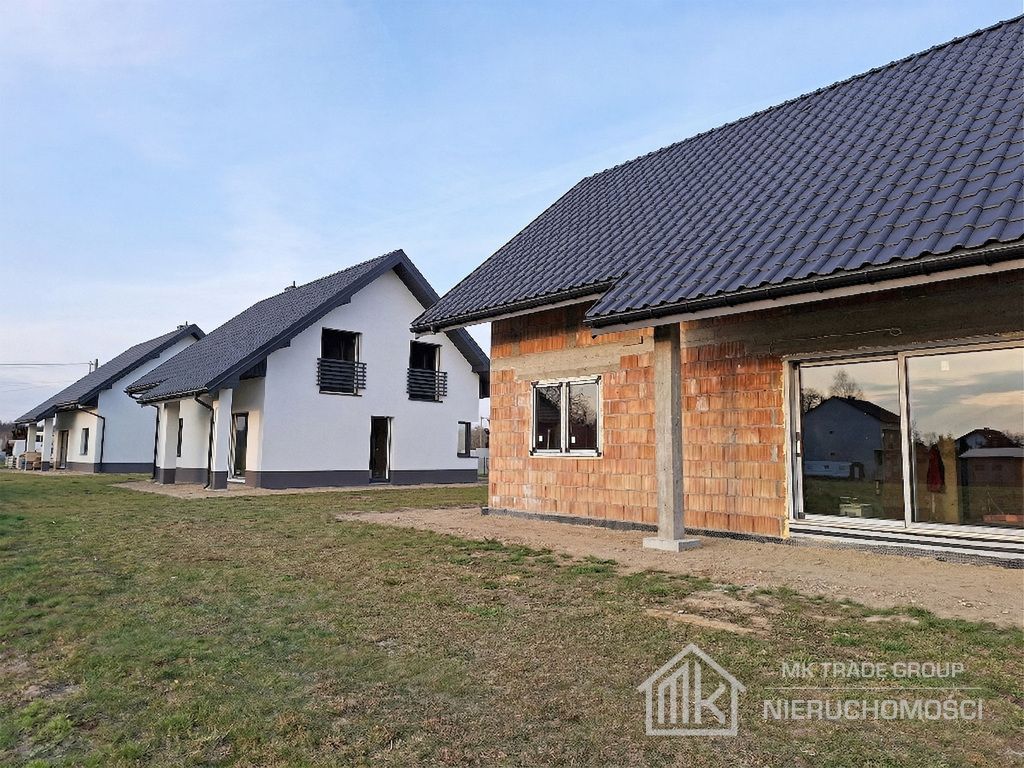 dom wolnostojący, 5 pokoi Kłaj. Zdjęcie 2