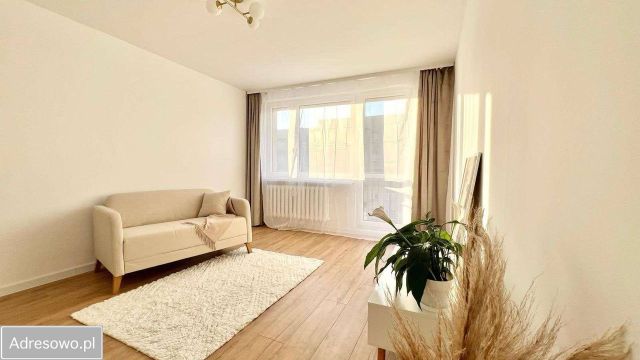 Mieszkanie 3-pokojowe Radom Osiedle XV-lecia. Zdjęcie 1