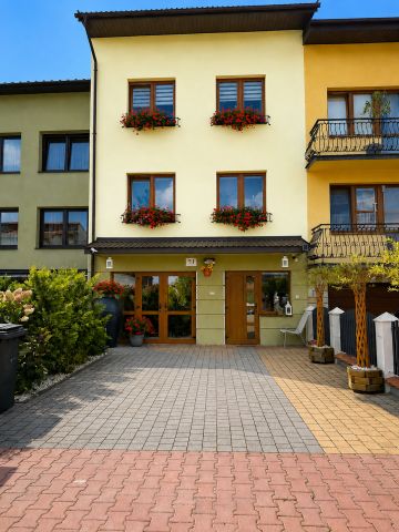 dom szeregowy, 5 pokoi Staszów Staszówek, ul. Stefana Żeromskiego. Zdjęcie 1