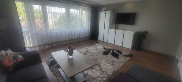 Mieszkanie 3-pokojowe Tarnobrzeg, ul. Marii Dąbrowskiej. Zdjęcie 1