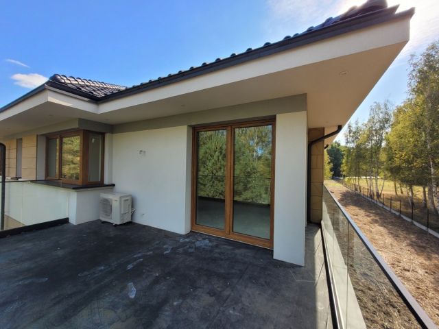 dom wolnostojący, 5 pokoi Złotokłos. Zdjęcie 2