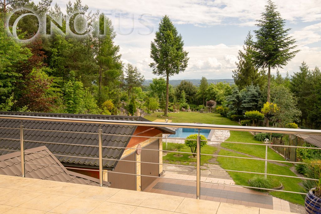 House, 300 m²