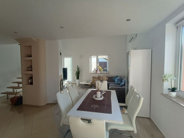 dom wolnostojący, 6 pokoi Kębliny. Zdjęcie 9