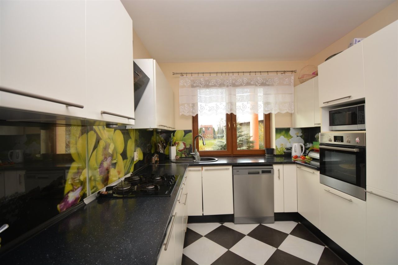 dom wolnostojący, 5 pokoi Bieliny. Zdjęcie 3